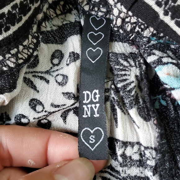 Floral Capri Pants - Picture 5 of 5